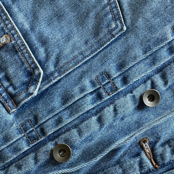 Old Navy Sherpa Lined Jean Jacket M Denim Boyfriend Classic Trucker Coat.trendy - Picture 4 of 9
